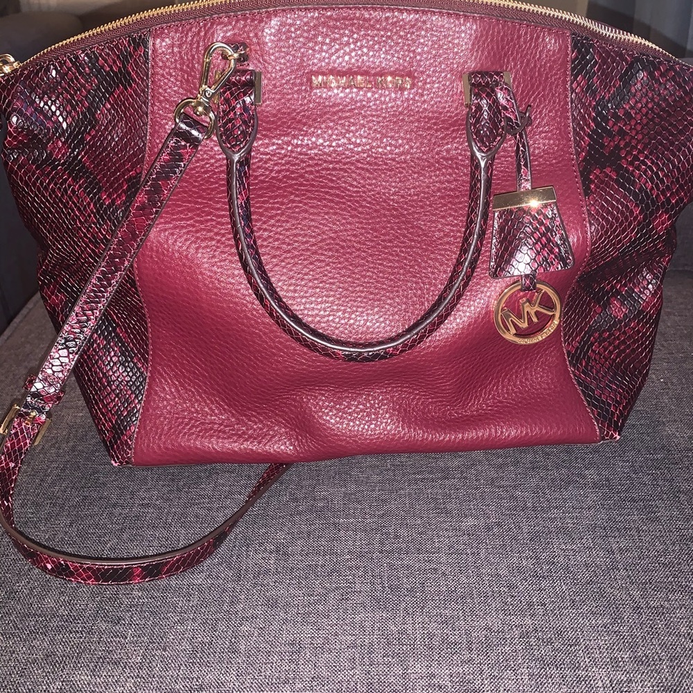 Michael Kors Purse 🍒🍀🍒🍀🌹